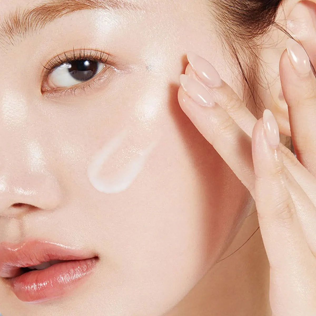 Medicube Collagen Glow Booster Serum ,Silky Cream Texture ,Long-Lasting Hydration ,Intensive and Repair